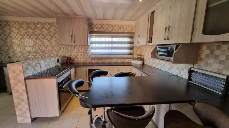 4 Bedroom Property for Sale in Mountain View Gauteng