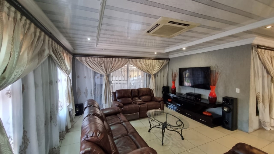 4 Bedroom Property for Sale in Mountain View Gauteng