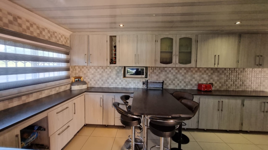 4 Bedroom Property for Sale in Mountain View Gauteng