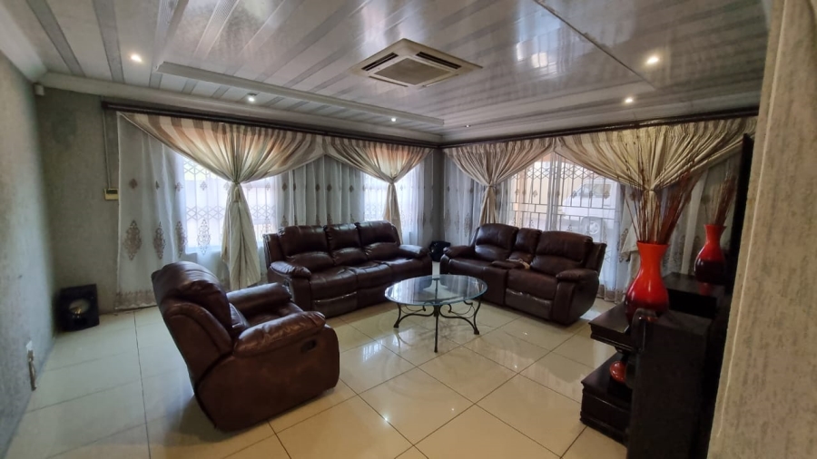 4 Bedroom Property for Sale in Mountain View Gauteng