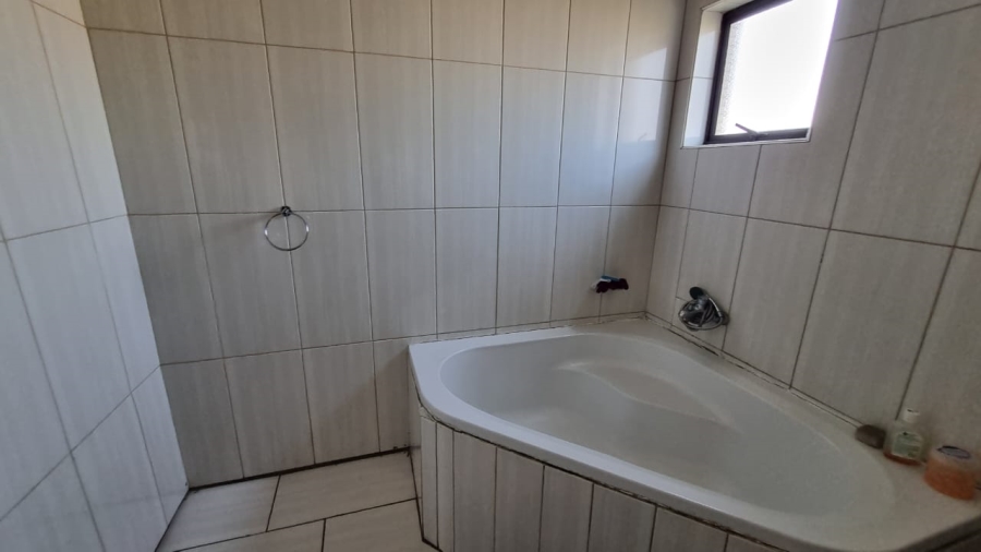 4 Bedroom Property for Sale in Mountain View Gauteng