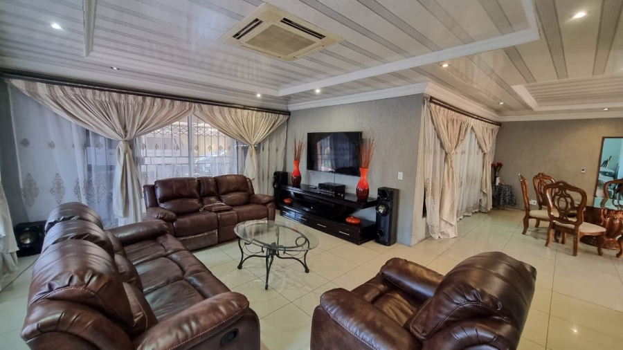 4 Bedroom Property for Sale in Mountain View Gauteng