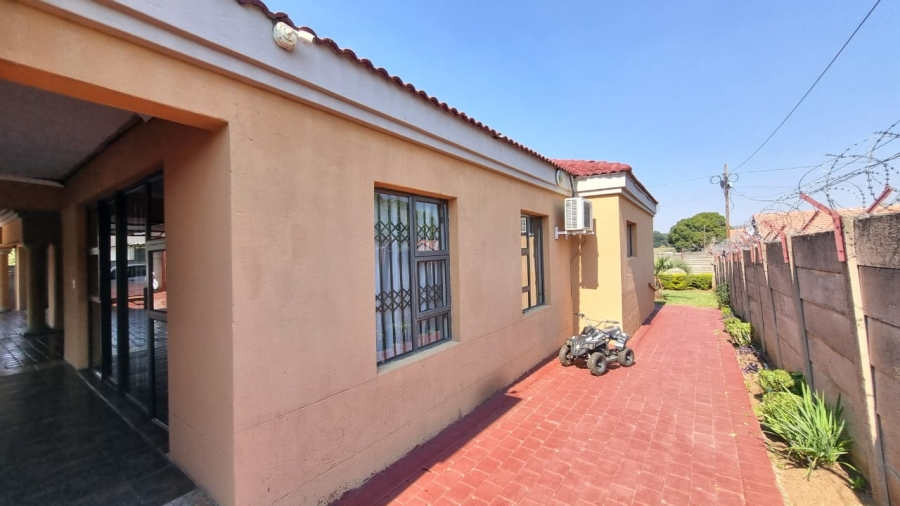 4 Bedroom Property for Sale in Mountain View Gauteng