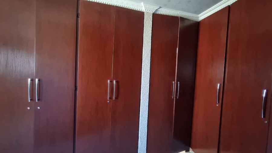 4 Bedroom Property for Sale in Mountain View Gauteng