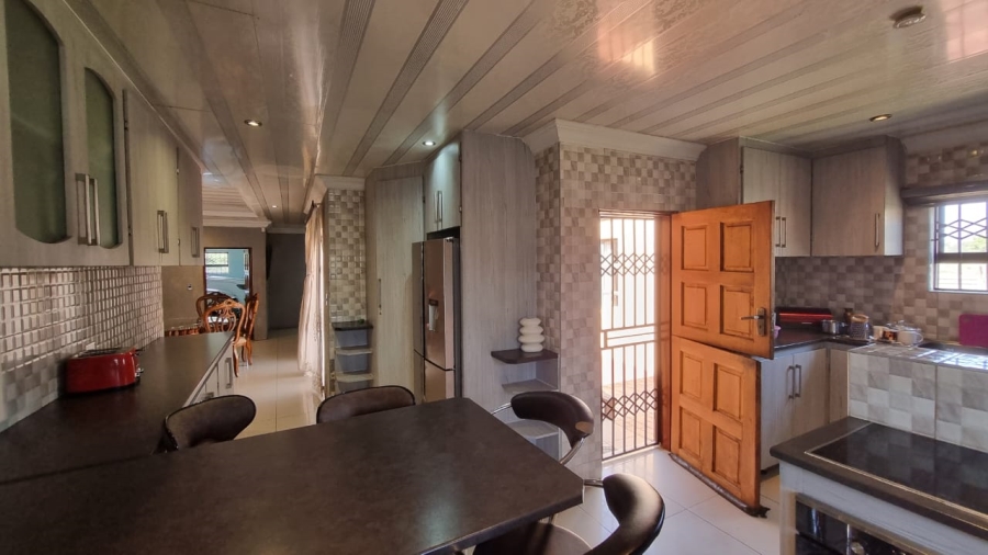 4 Bedroom Property for Sale in Mountain View Gauteng