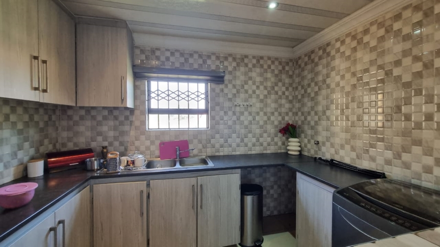 4 Bedroom Property for Sale in Mountain View Gauteng