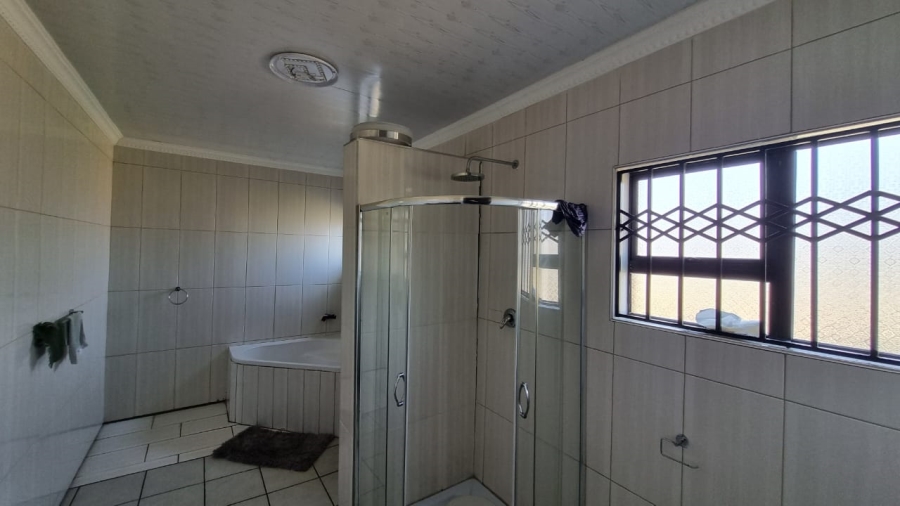 4 Bedroom Property for Sale in Mountain View Gauteng