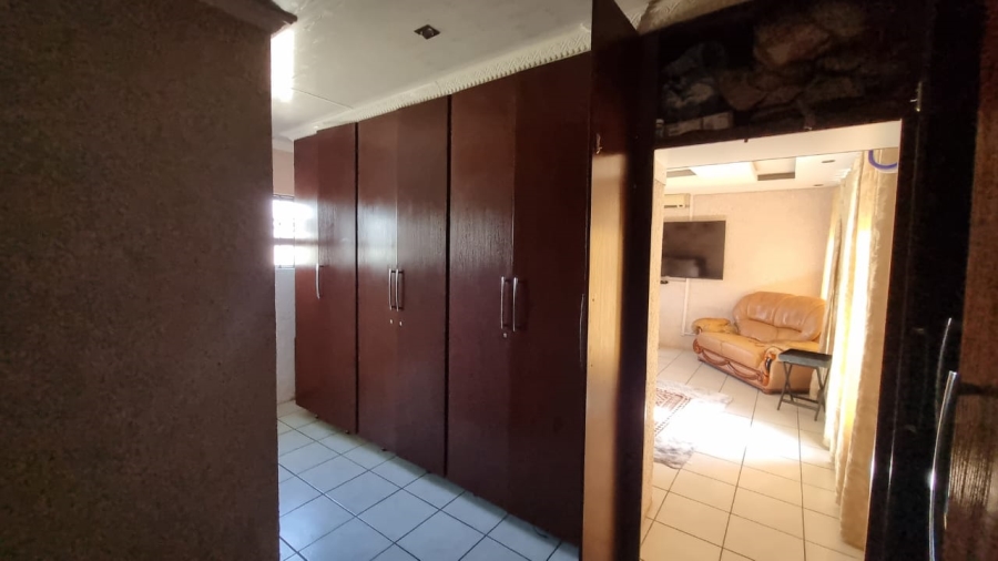 4 Bedroom Property for Sale in Mountain View Gauteng