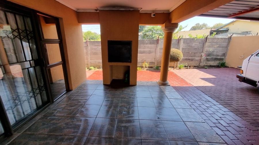 4 Bedroom Property for Sale in Mountain View Gauteng