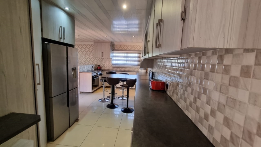 4 Bedroom Property for Sale in Mountain View Gauteng