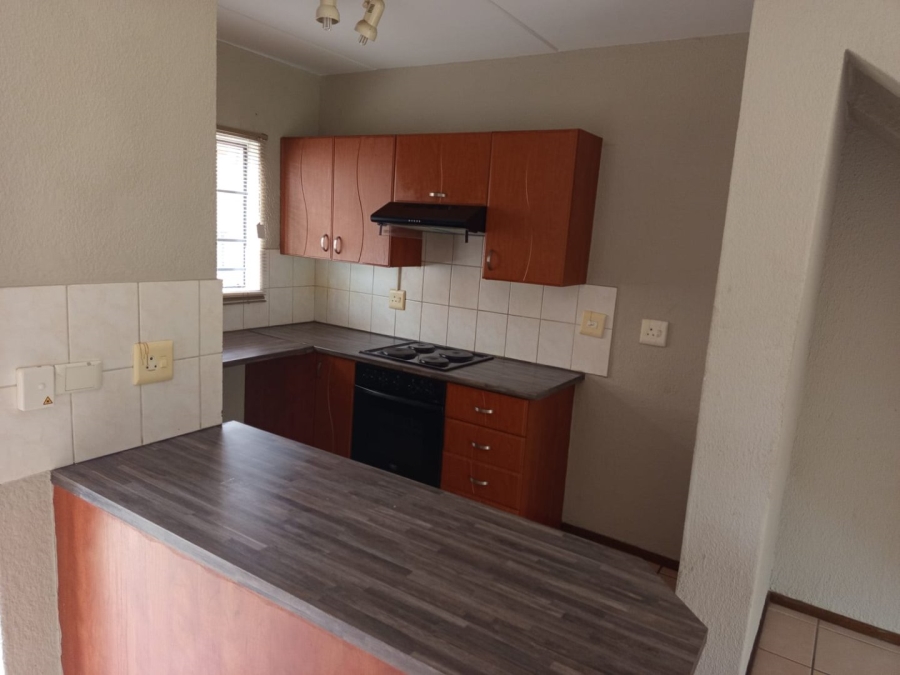 To Let 2 Bedroom Property for Rent in Halfway Gardens Gauteng