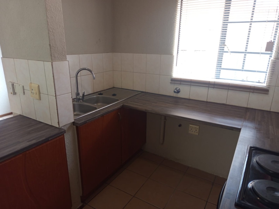 To Let 2 Bedroom Property for Rent in Halfway Gardens Gauteng