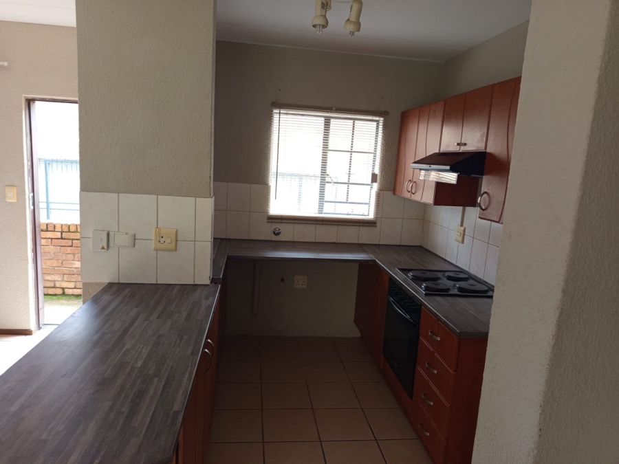 To Let 2 Bedroom Property for Rent in Halfway Gardens Gauteng