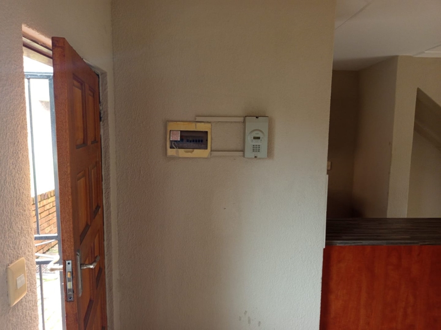 To Let 2 Bedroom Property for Rent in Halfway Gardens Gauteng
