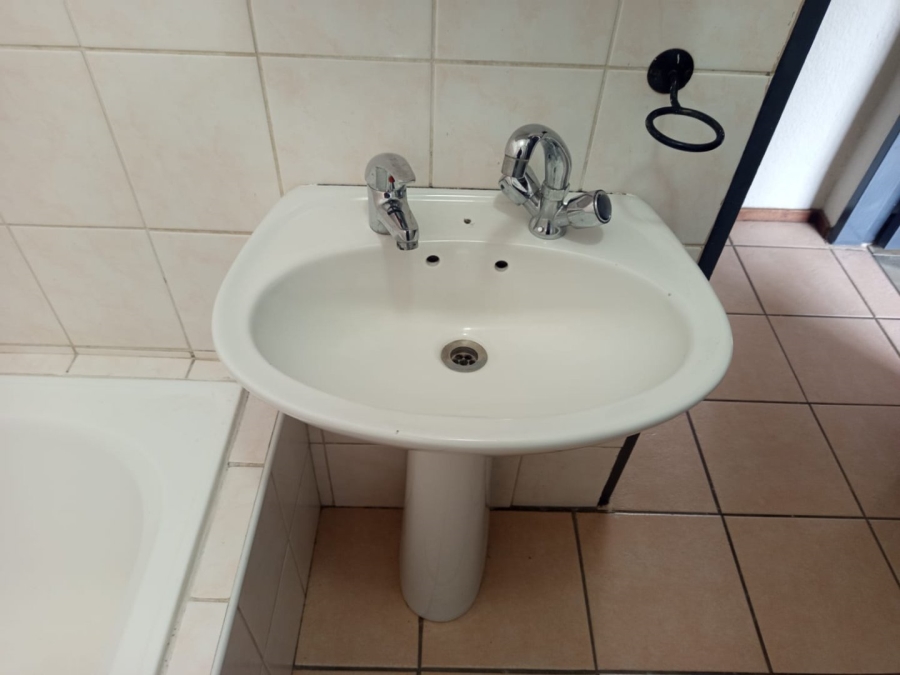 To Let 2 Bedroom Property for Rent in Halfway Gardens Gauteng