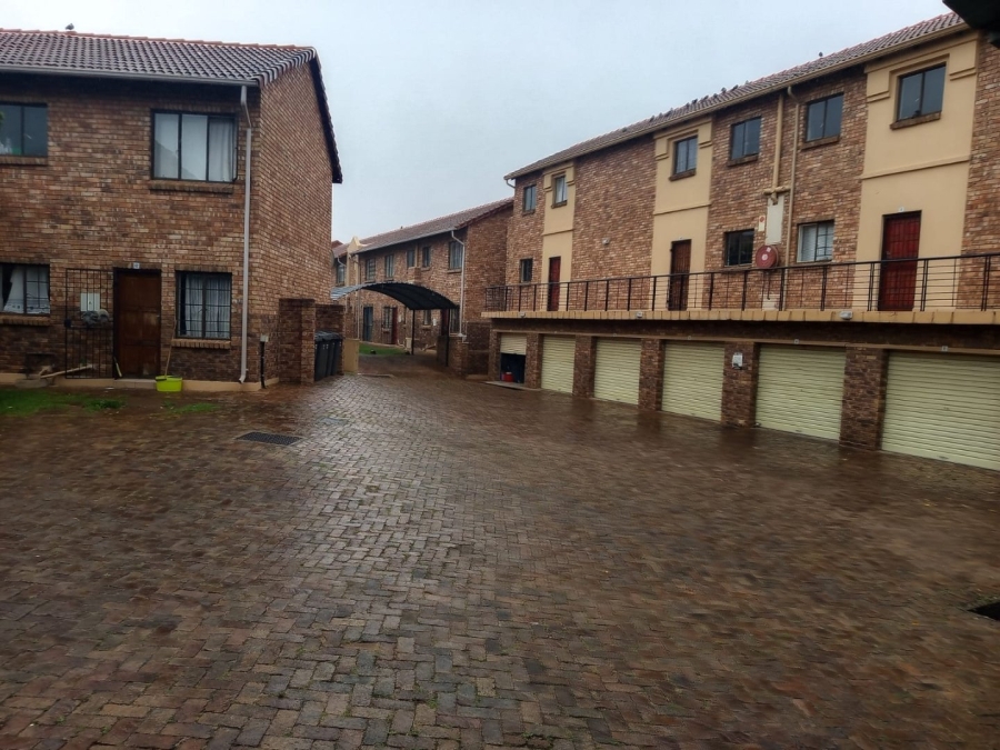 To Let 2 Bedroom Property for Rent in Halfway Gardens Gauteng