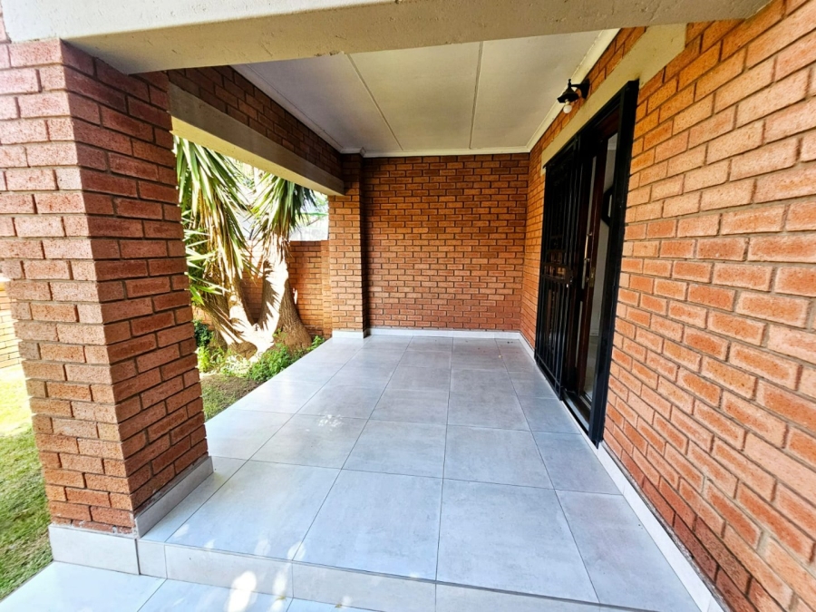 2 Bedroom Property for Sale in Monavoni Gauteng