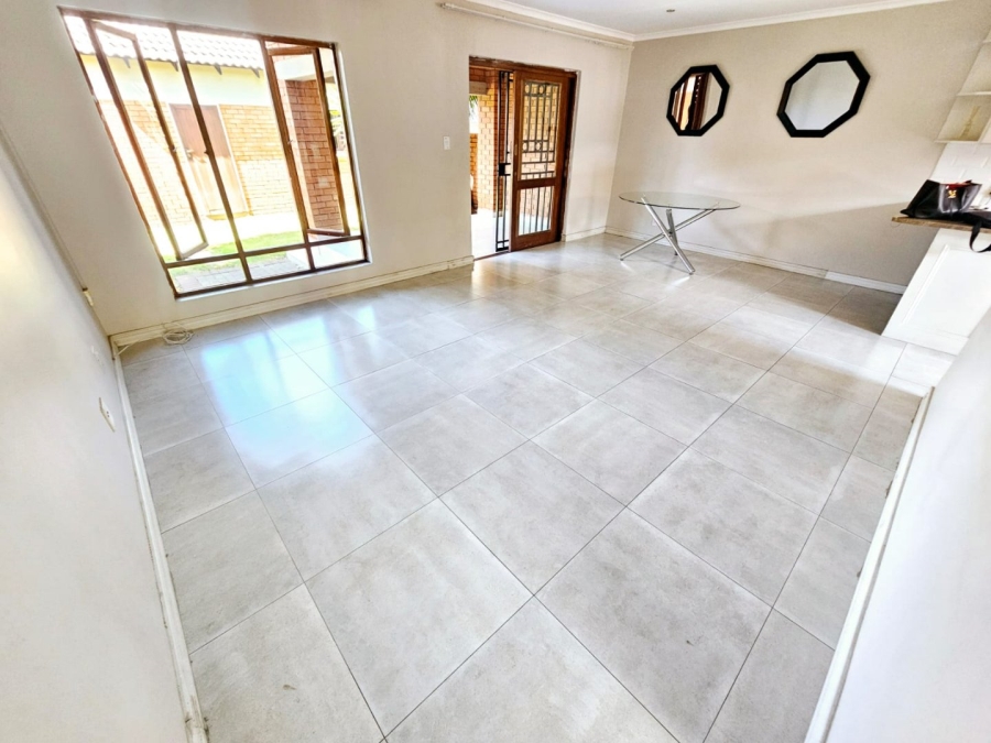 2 Bedroom Property for Sale in Monavoni Gauteng