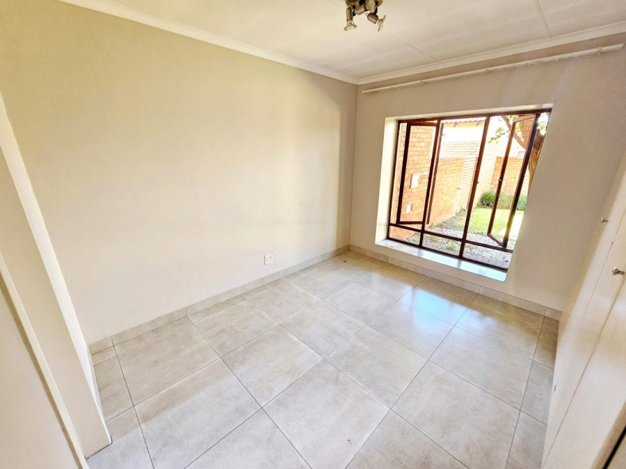 2 Bedroom Property for Sale in Monavoni Gauteng