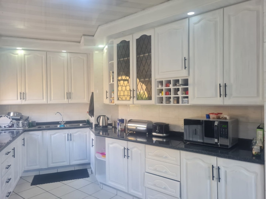 4 Bedroom Property for Sale in Bassonia Gauteng