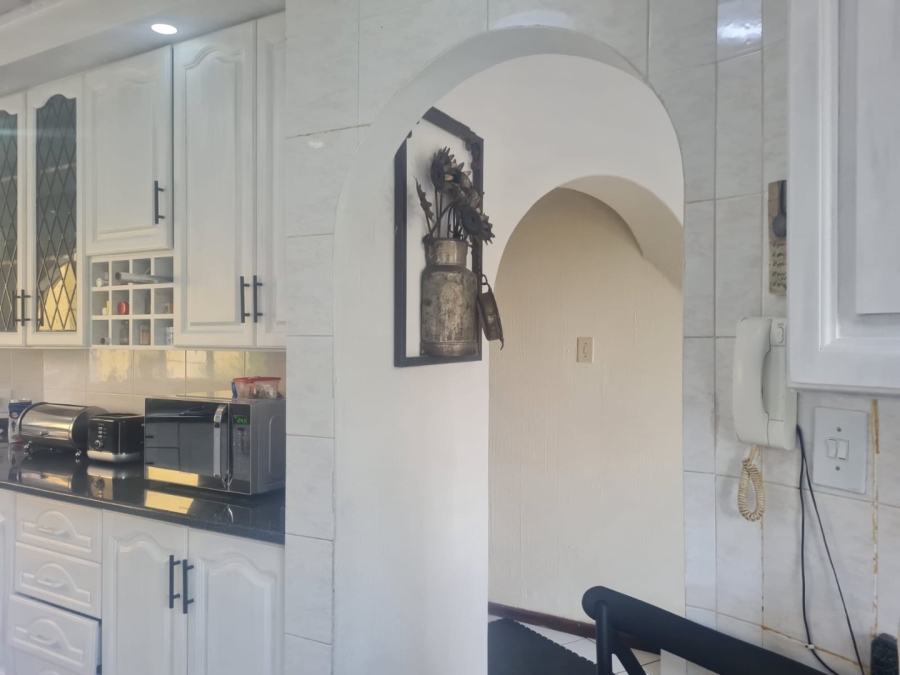 4 Bedroom Property for Sale in Bassonia Gauteng