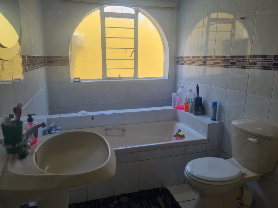 4 Bedroom Property for Sale in Bassonia Gauteng