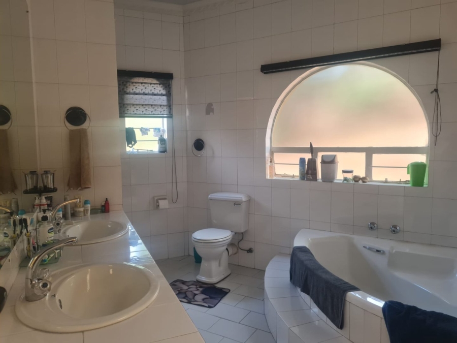 4 Bedroom Property for Sale in Bassonia Gauteng