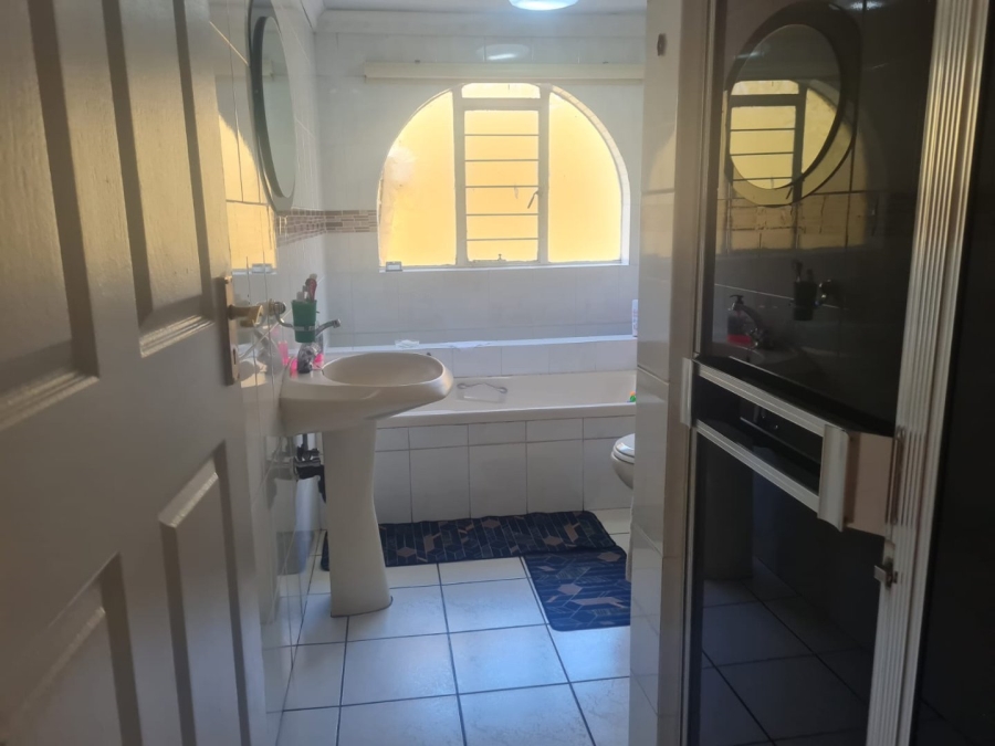 4 Bedroom Property for Sale in Bassonia Gauteng