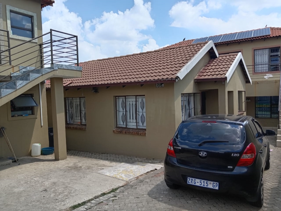 7 Bedroom Property for Sale in Kaalfontein Gauteng