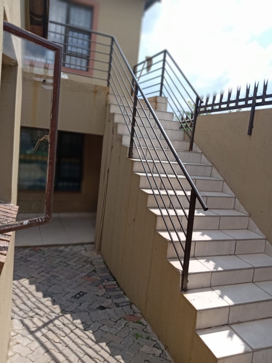 7 Bedroom Property for Sale in Kaalfontein Gauteng