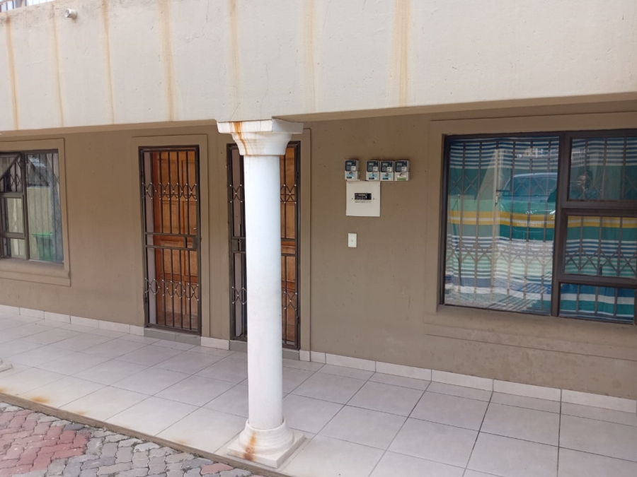7 Bedroom Property for Sale in Kaalfontein Gauteng