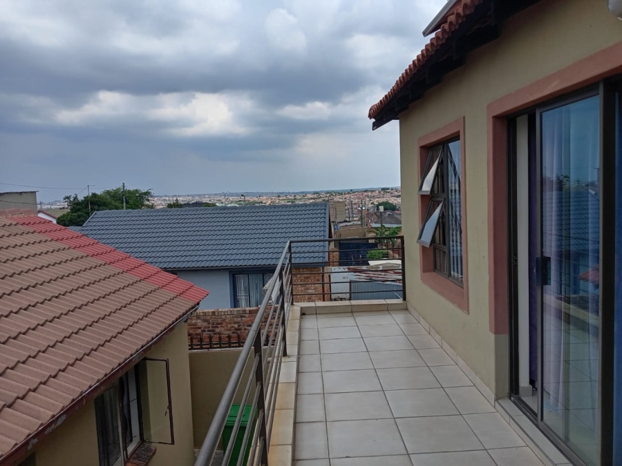 7 Bedroom Property for Sale in Kaalfontein Gauteng