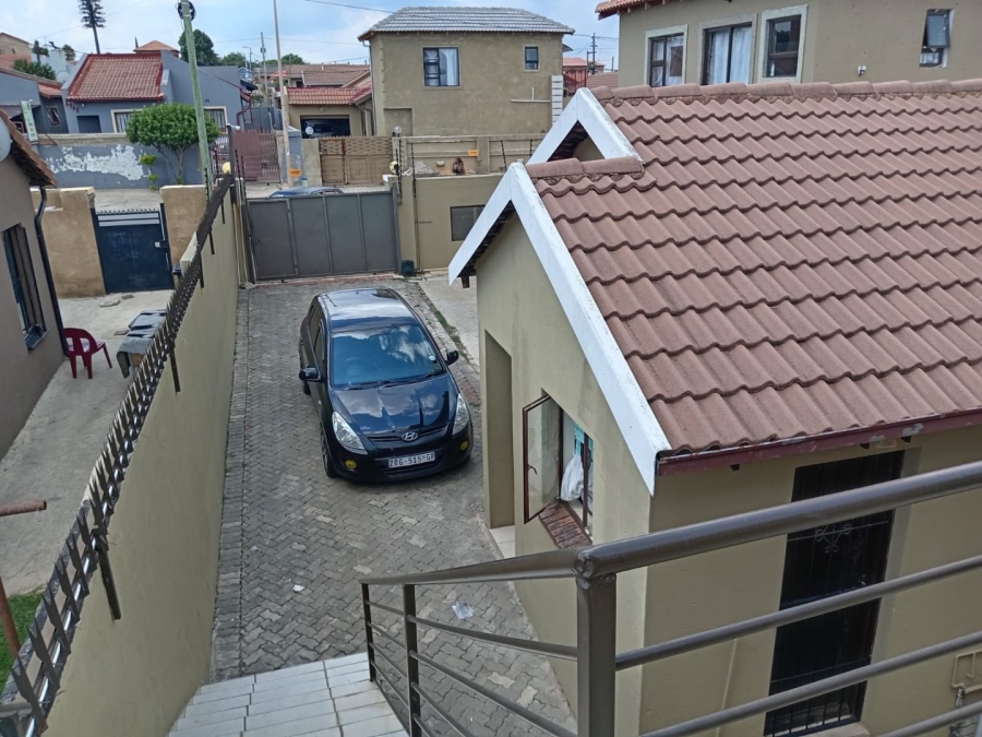 7 Bedroom Property for Sale in Kaalfontein Gauteng