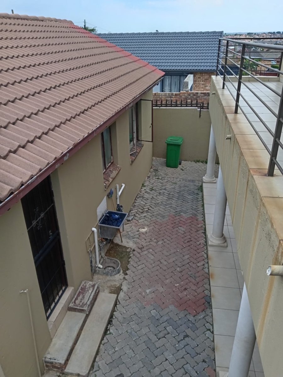 7 Bedroom Property for Sale in Kaalfontein Gauteng