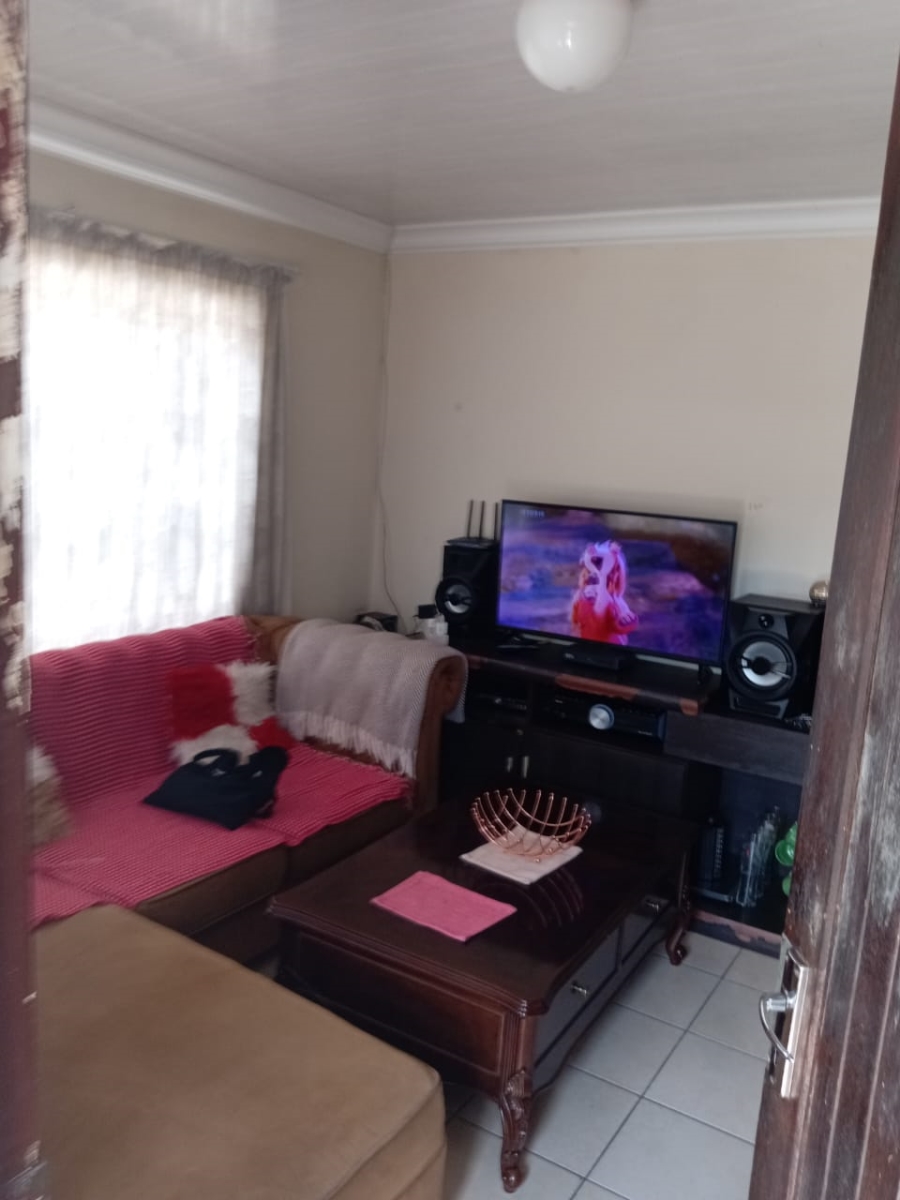 7 Bedroom Property for Sale in Kaalfontein Gauteng