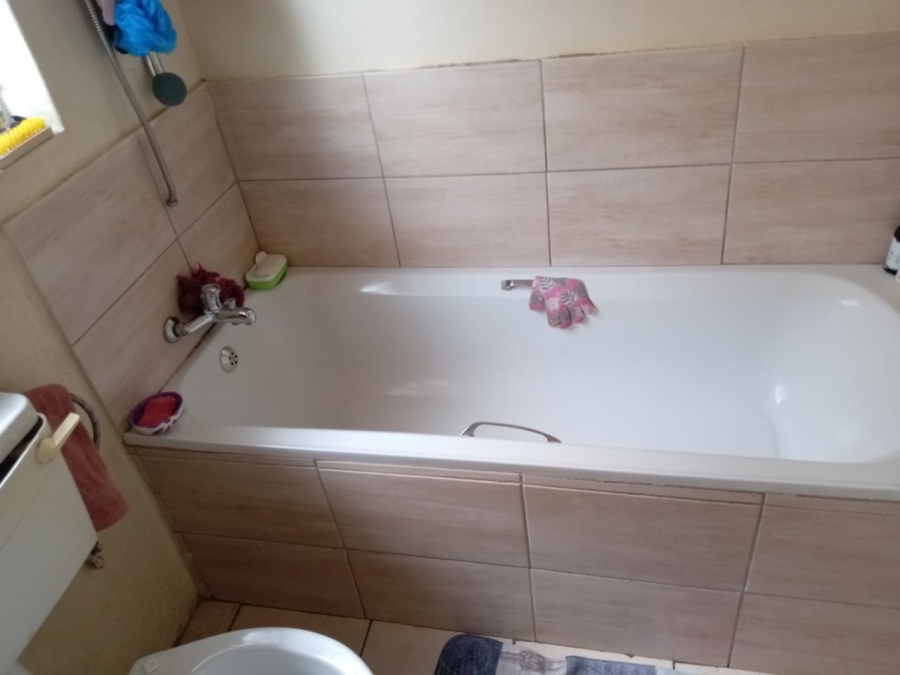 7 Bedroom Property for Sale in Kaalfontein Gauteng