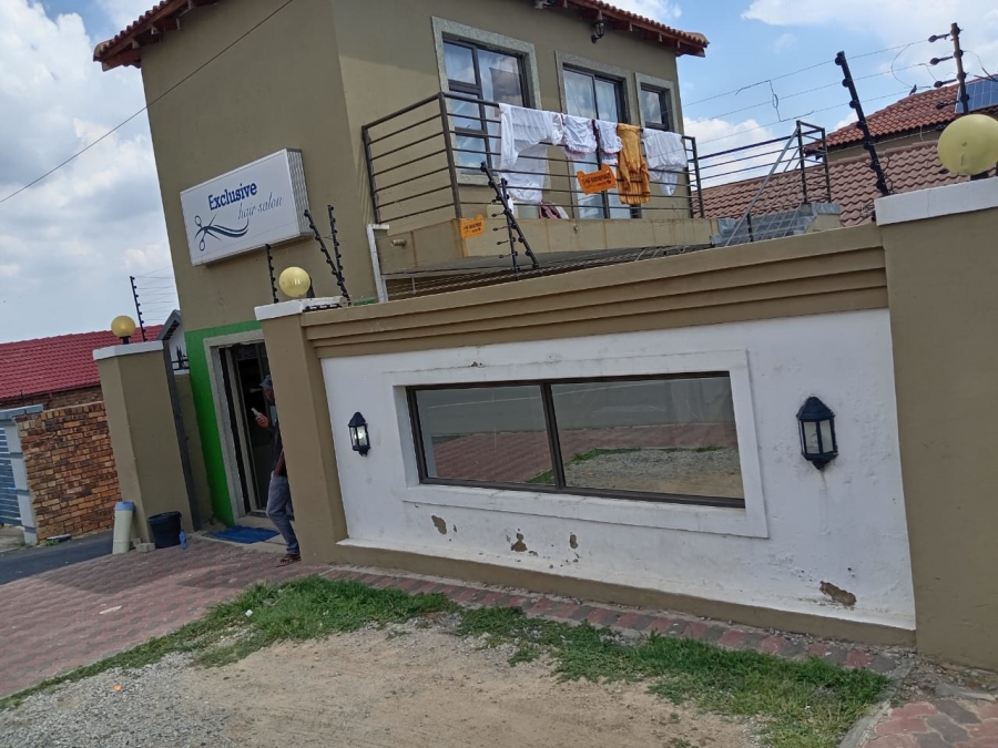 7 Bedroom Property for Sale in Kaalfontein Gauteng