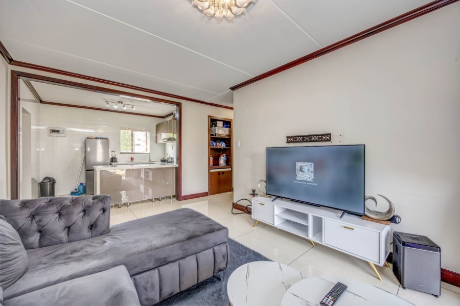 2 Bedroom Property for Sale in Maroeladal Gauteng