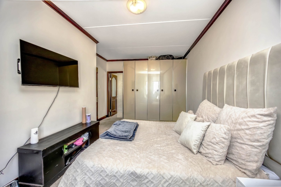 2 Bedroom Property for Sale in Maroeladal Gauteng