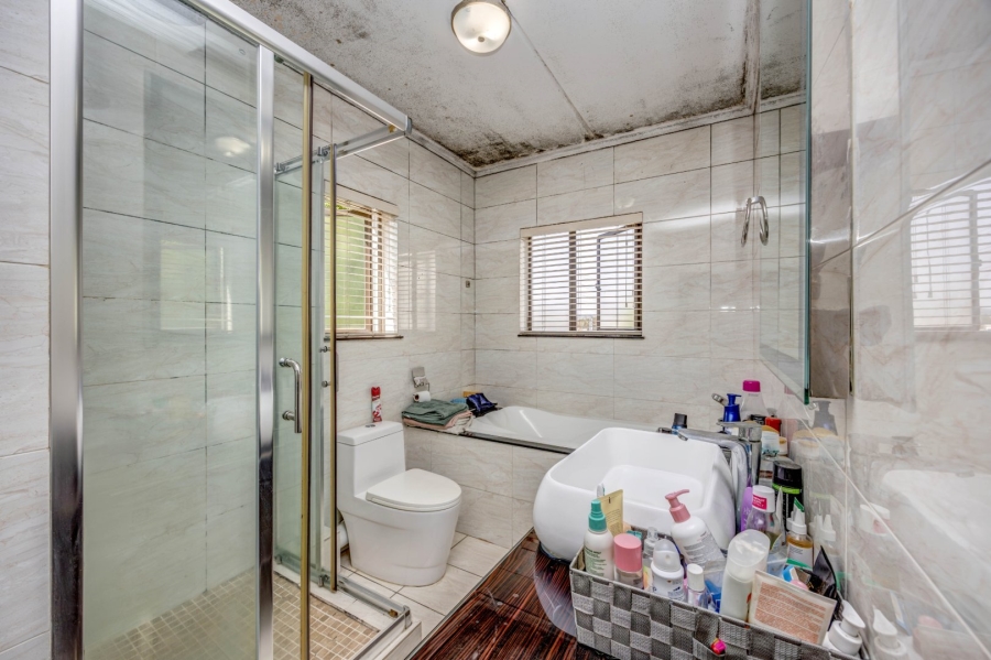 2 Bedroom Property for Sale in Maroeladal Gauteng