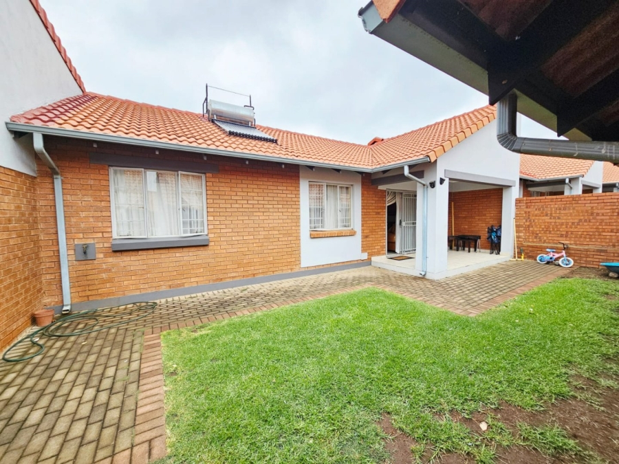 3 Bedroom Property for Sale in Monavoni Gauteng
