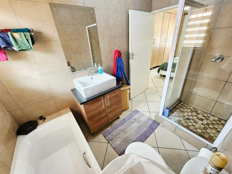 3 Bedroom Property for Sale in Monavoni Gauteng