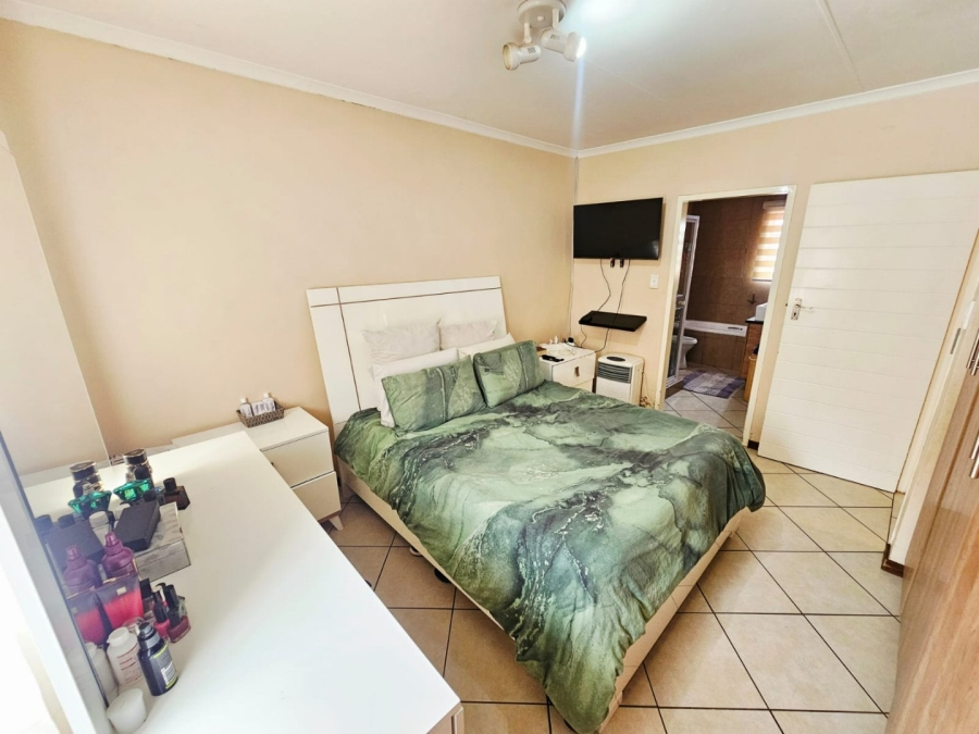 3 Bedroom Property for Sale in Monavoni Gauteng