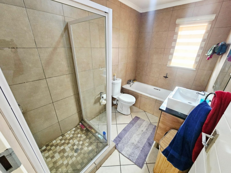 3 Bedroom Property for Sale in Monavoni Gauteng