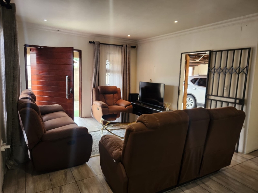 To Let 3 Bedroom Property for Rent in Meredale Gauteng