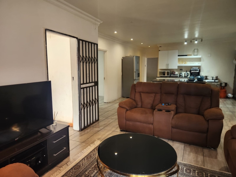 To Let 3 Bedroom Property for Rent in Meredale Gauteng