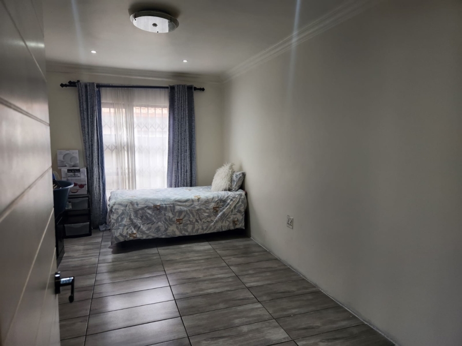 To Let 3 Bedroom Property for Rent in Meredale Gauteng