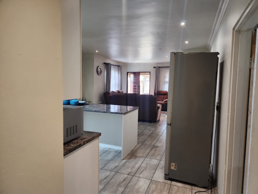To Let 3 Bedroom Property for Rent in Meredale Gauteng