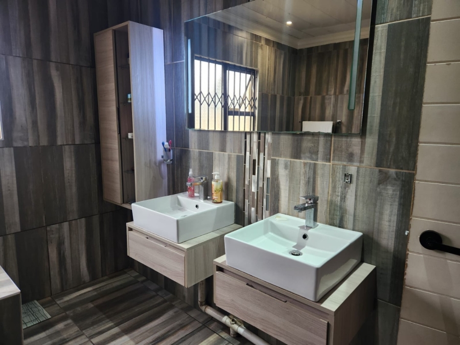 To Let 3 Bedroom Property for Rent in Meredale Gauteng