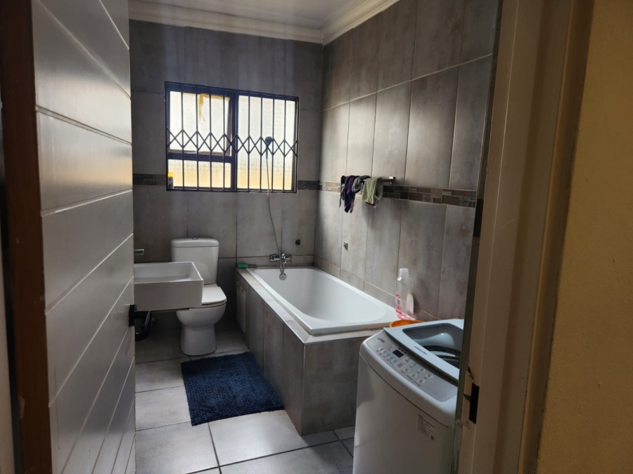 To Let 3 Bedroom Property for Rent in Meredale Gauteng